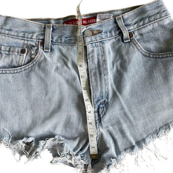 Vintage Levi’s Classic Relaxed 550 Cutoff Raw Edge Distressed Jean Shorts - Picture 10 of 16